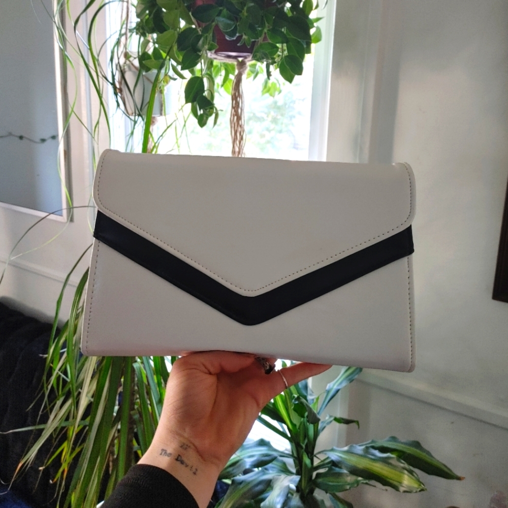 Beautiful Retro/Vintage Envelope Bag with Strap
